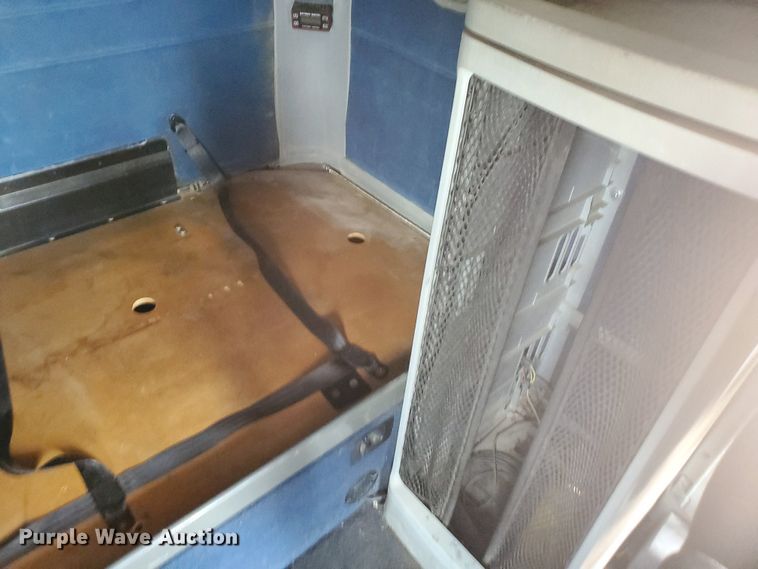 image for item GO9132 2003 Freightliner Columbia semi truck