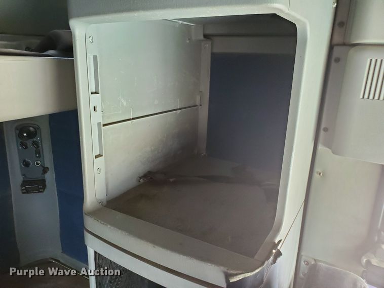 image for item GO9132 2003 Freightliner Columbia semi truck