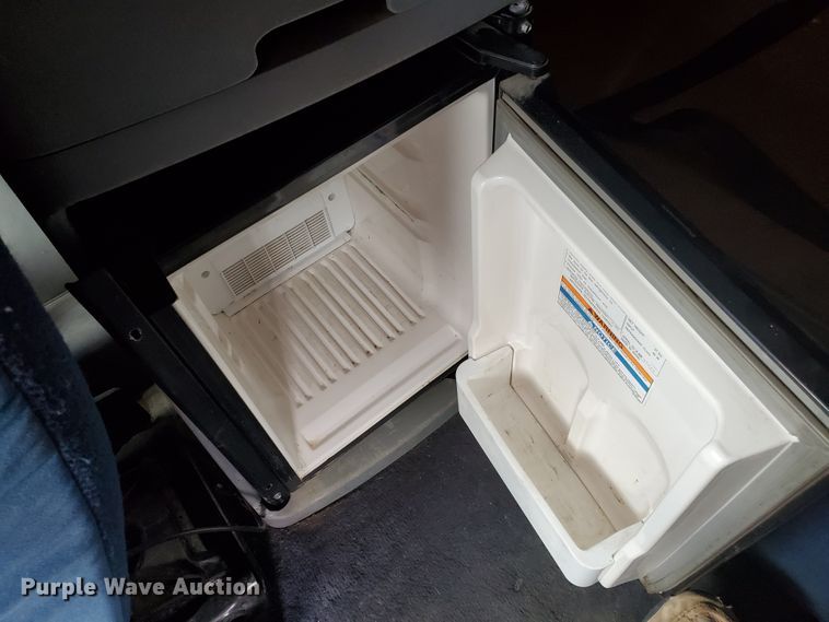 image for item GO9132 2003 Freightliner Columbia semi truck