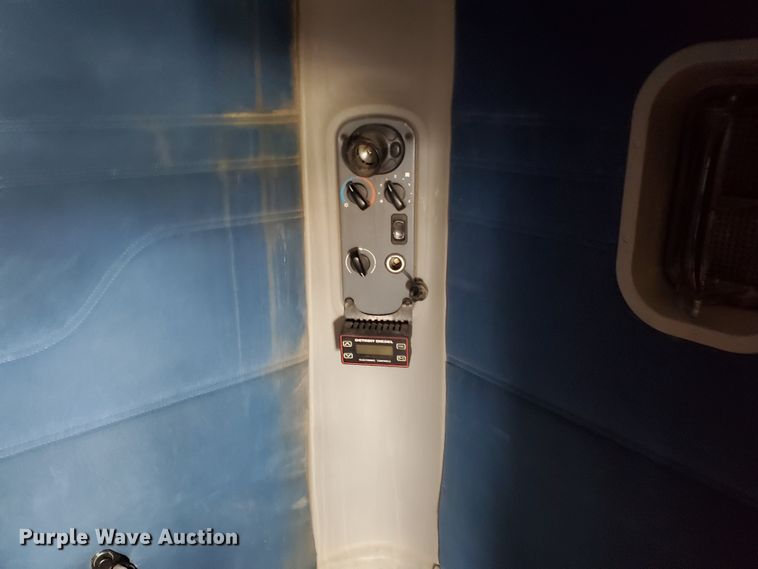 image for item GO9132 2003 Freightliner Columbia semi truck