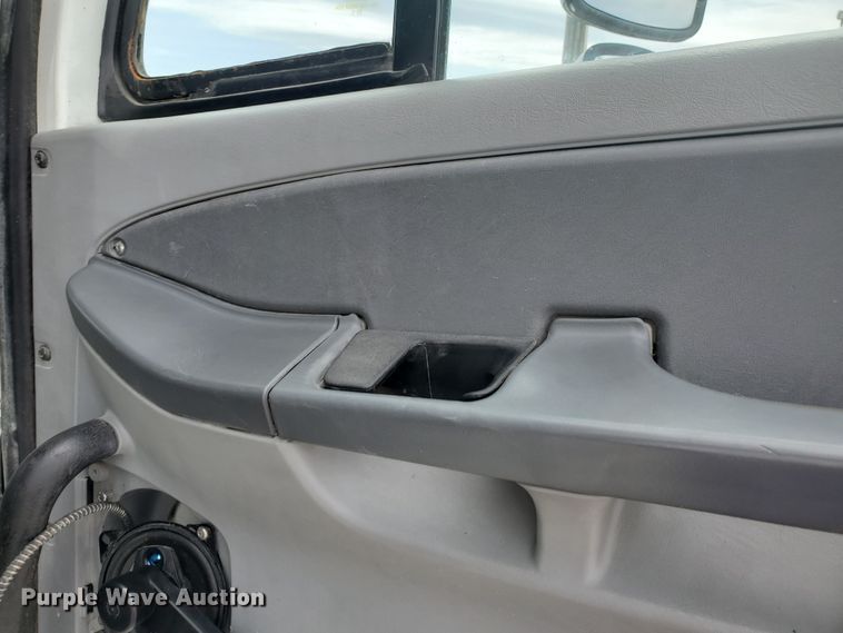 image for item GO9132 2003 Freightliner Columbia semi truck