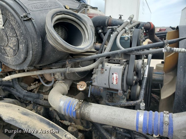 image for item GO9132 2003 Freightliner Columbia semi truck