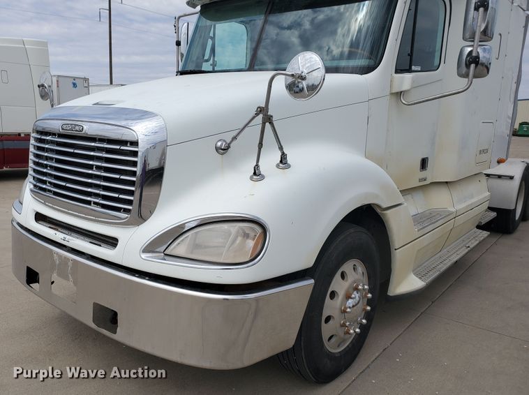 image for item GO9132 2003 Freightliner Columbia semi truck