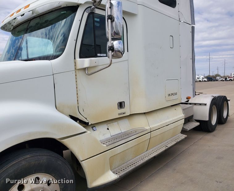 image for item GO9132 2003 Freightliner Columbia semi truck