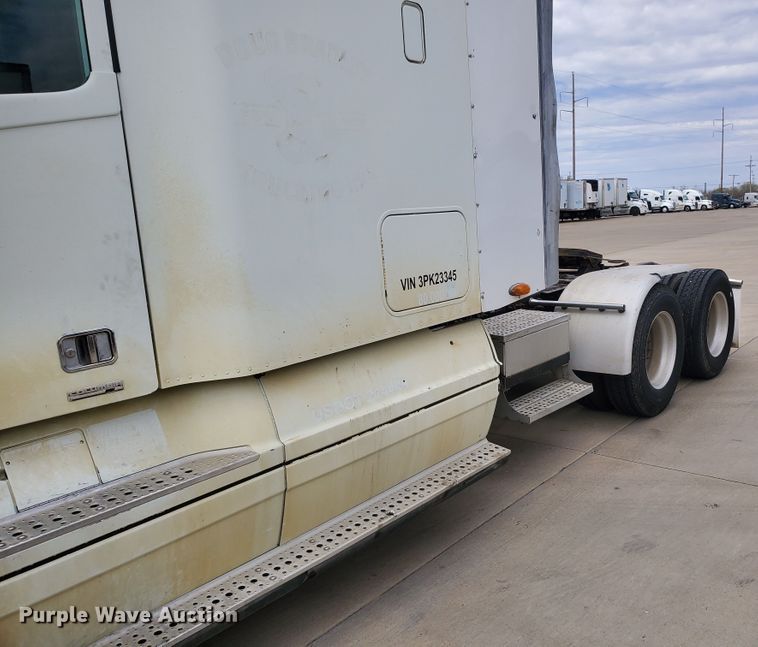 image for item GO9132 2003 Freightliner Columbia semi truck