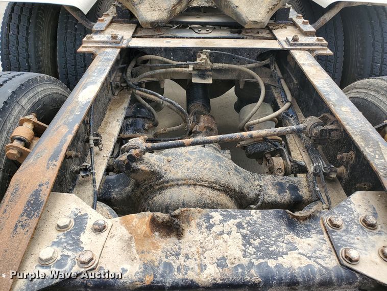 image for item GO9132 2003 Freightliner Columbia semi truck