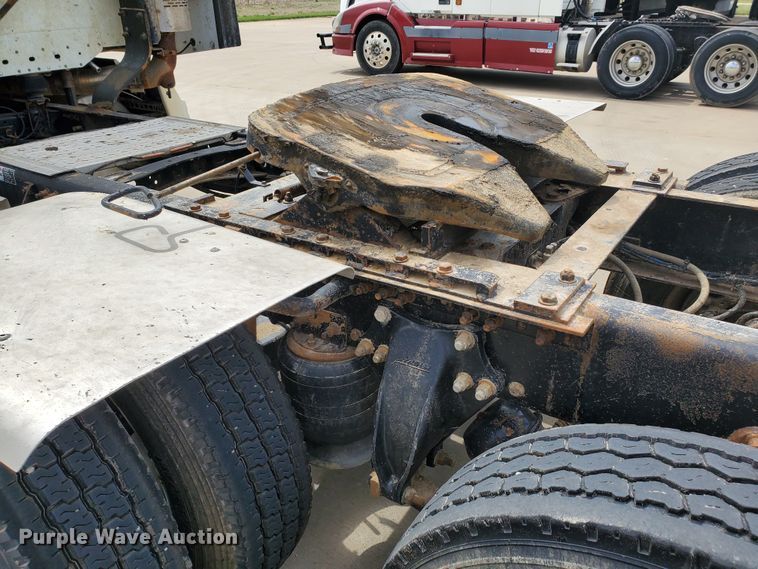 image for item GO9132 2003 Freightliner Columbia semi truck