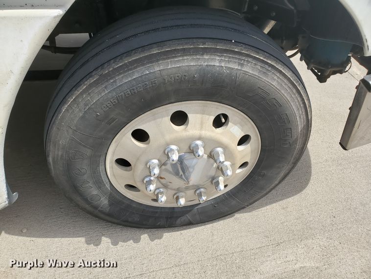 image for item GO9132 2003 Freightliner Columbia semi truck