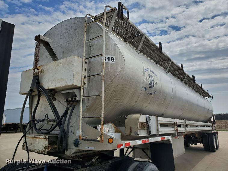 image for item GO9133 1988 Ledwell Paddle Wagon feed delivery trailer