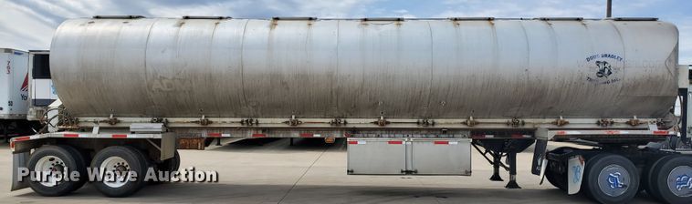 image for item GO9133 1988 Ledwell Paddle Wagon feed delivery trailer