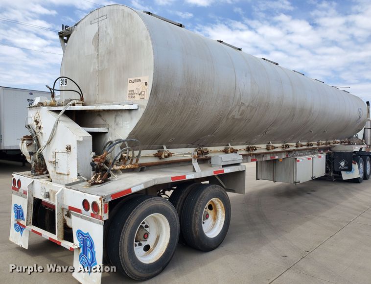 image for item GO9133 1988 Ledwell Paddle Wagon feed delivery trailer