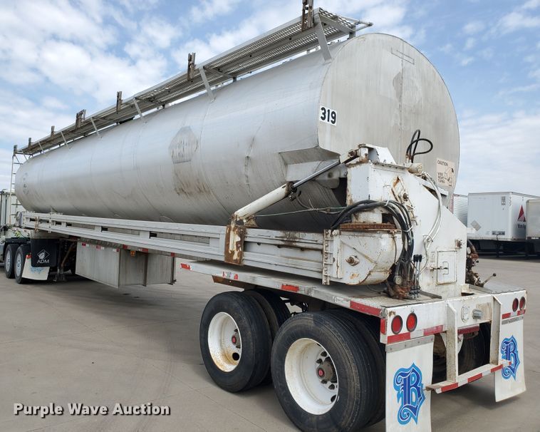 image for item GO9133 1988 Ledwell Paddle Wagon feed delivery trailer