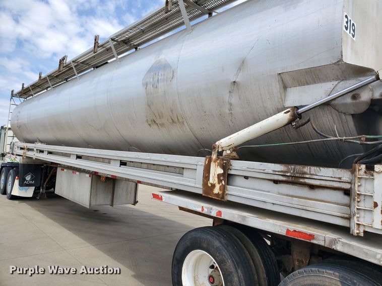 image for item GO9133 1988 Ledwell Paddle Wagon feed delivery trailer