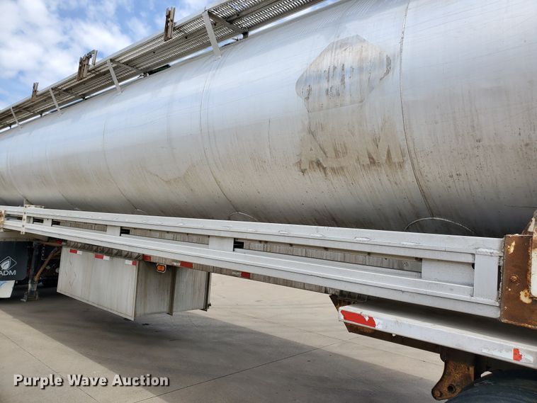 image for item GO9133 1988 Ledwell Paddle Wagon feed delivery trailer