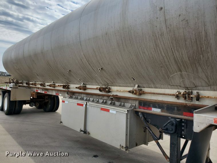 image for item GO9133 1988 Ledwell Paddle Wagon feed delivery trailer