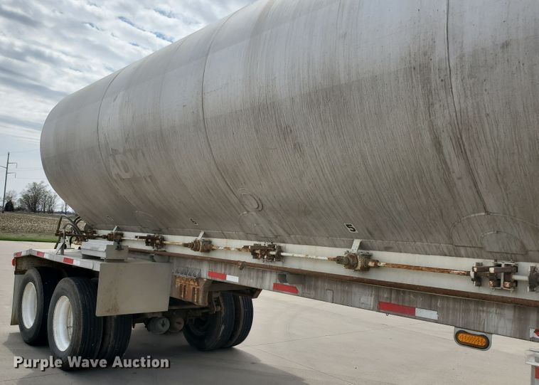 image for item GO9133 1988 Ledwell Paddle Wagon feed delivery trailer
