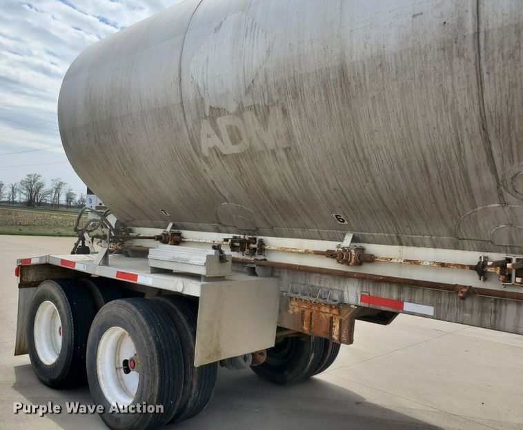image for item GO9133 1988 Ledwell Paddle Wagon feed delivery trailer