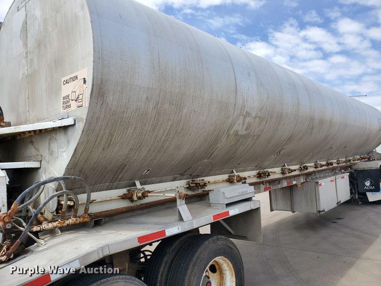 image for item GO9133 1988 Ledwell Paddle Wagon feed delivery trailer