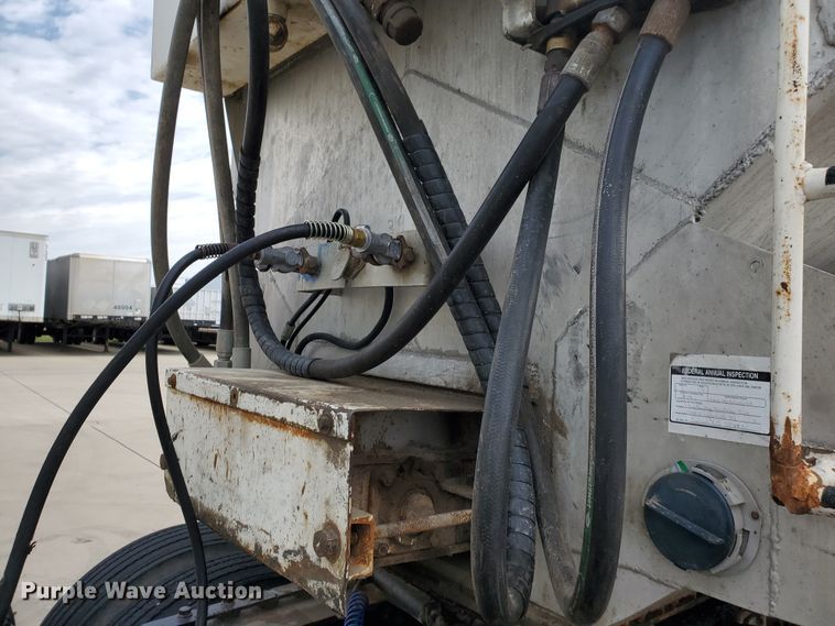 image for item GO9133 1988 Ledwell Paddle Wagon feed delivery trailer