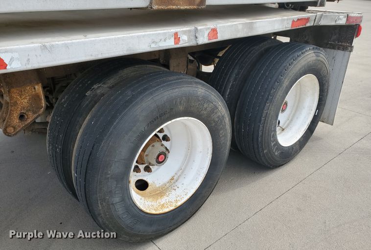 image for item GO9133 1988 Ledwell Paddle Wagon feed delivery trailer