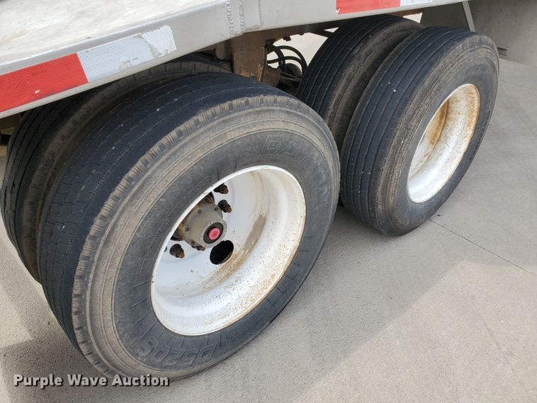 image for item GO9133 1988 Ledwell Paddle Wagon feed delivery trailer