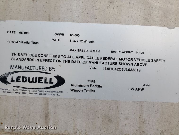 image for item GO9133 1988 Ledwell Paddle Wagon feed delivery trailer