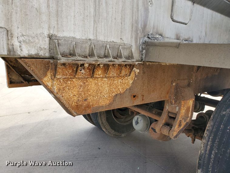 image for item GO9133 1988 Ledwell Paddle Wagon feed delivery trailer