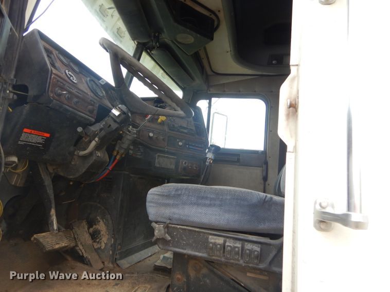 image for item GP9037 1998 Freightliner semi truck