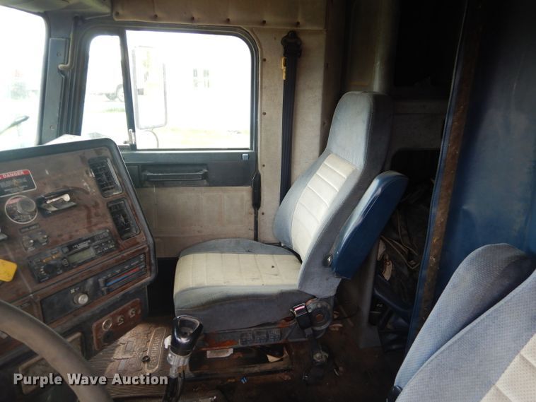 image for item GP9037 1998 Freightliner semi truck