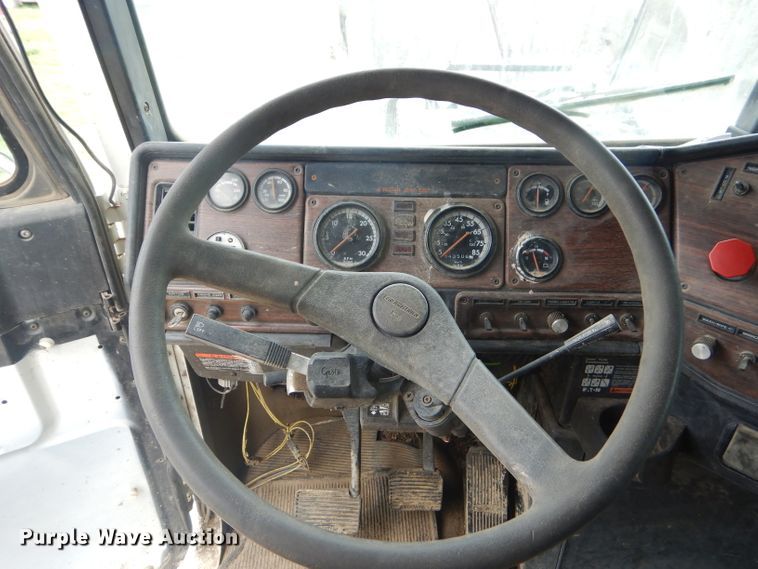 image for item GP9037 1998 Freightliner semi truck