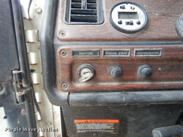 image for item GP9037 1998 Freightliner semi truck