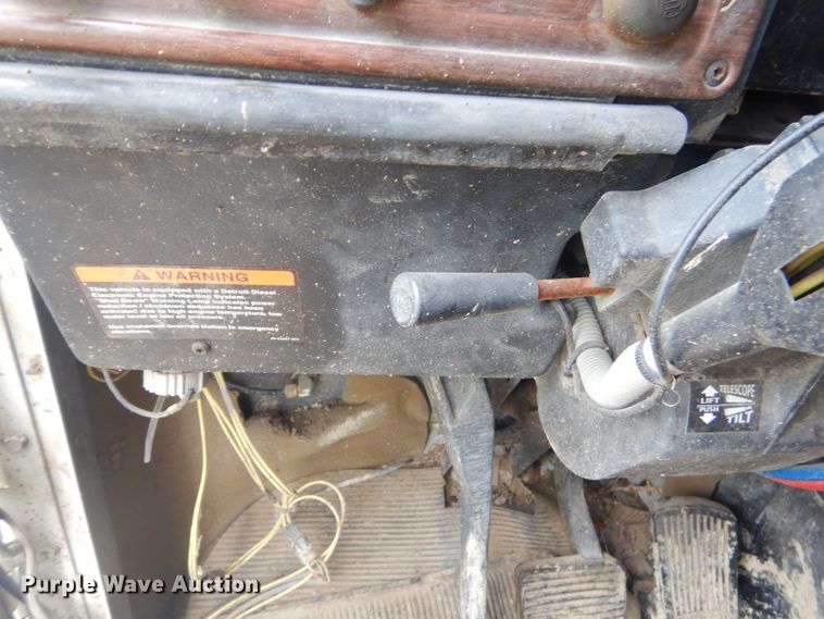 image for item GP9037 1998 Freightliner semi truck