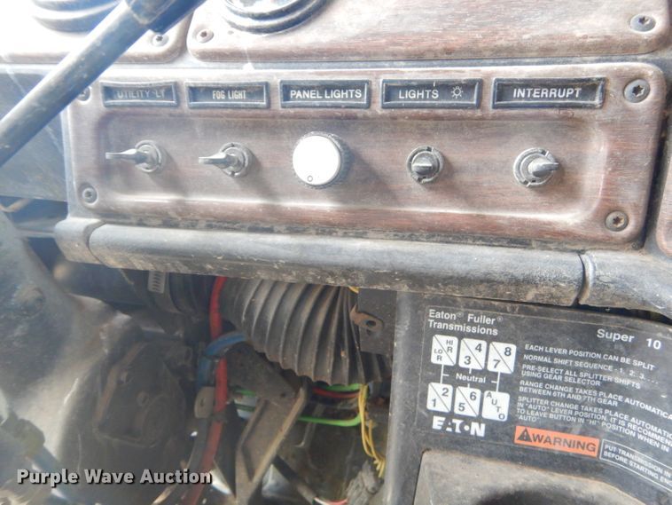 image for item GP9037 1998 Freightliner semi truck