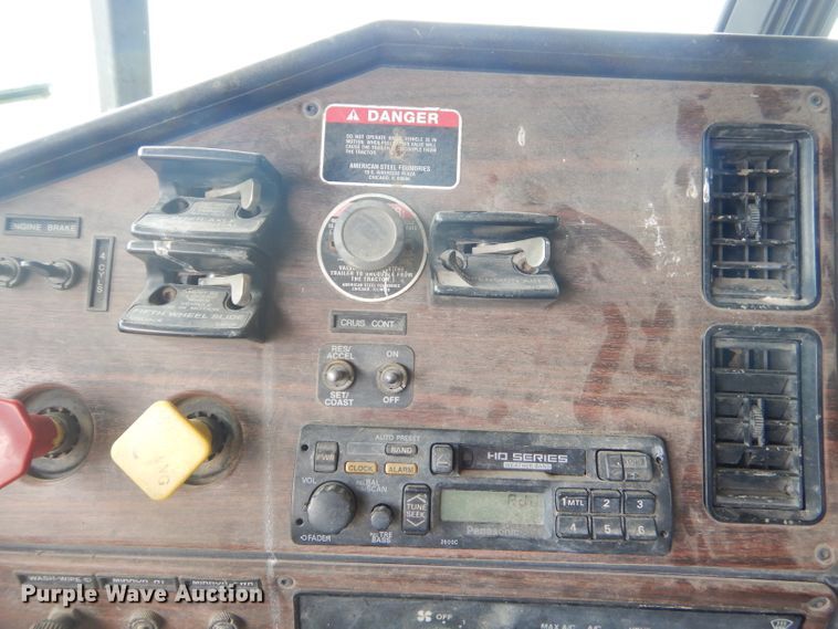 image for item GP9037 1998 Freightliner semi truck