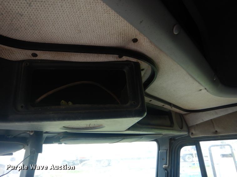 image for item GP9037 1998 Freightliner semi truck