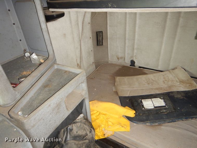 image for item GP9037 1998 Freightliner semi truck