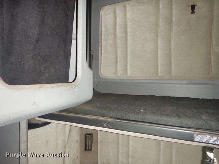 image for item GP9037 1998 Freightliner semi truck