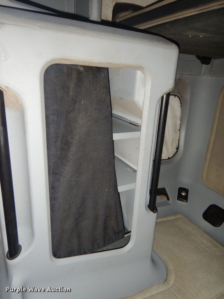 image for item GP9037 1998 Freightliner semi truck