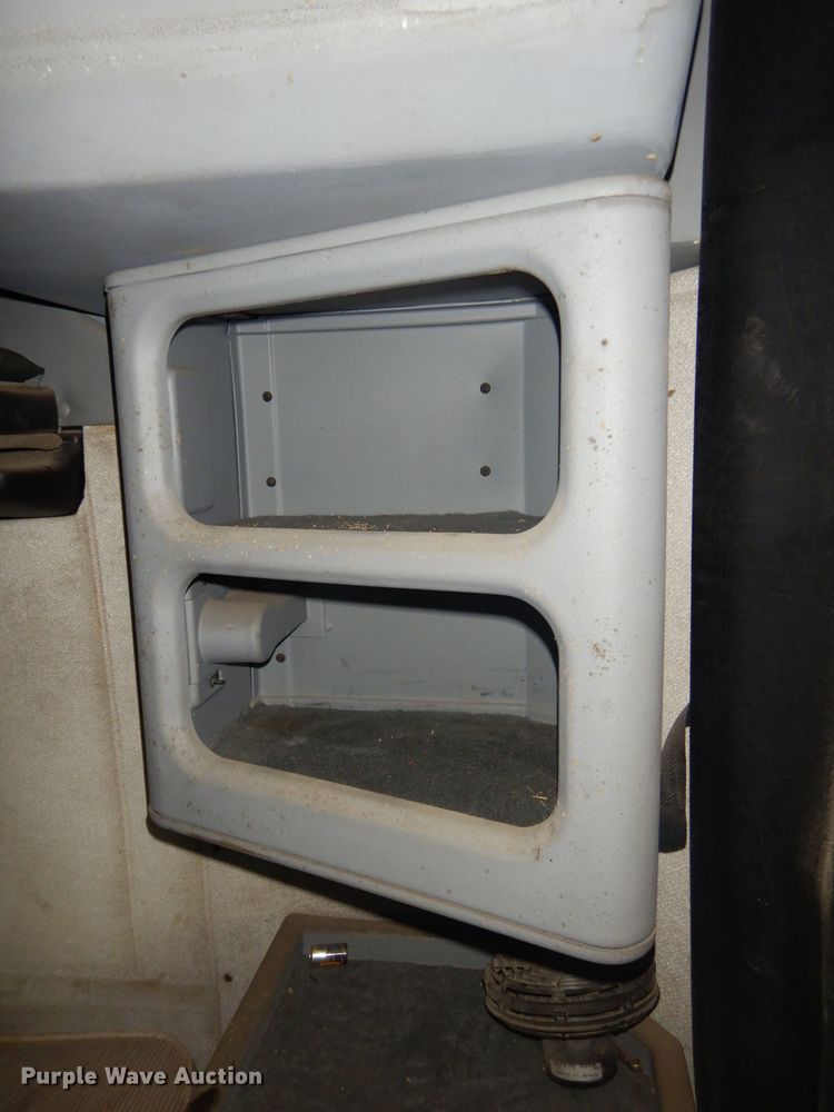 image for item GP9037 1998 Freightliner semi truck