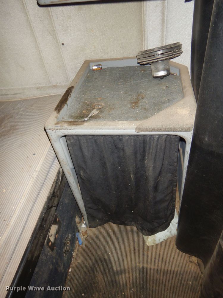 image for item GP9037 1998 Freightliner semi truck