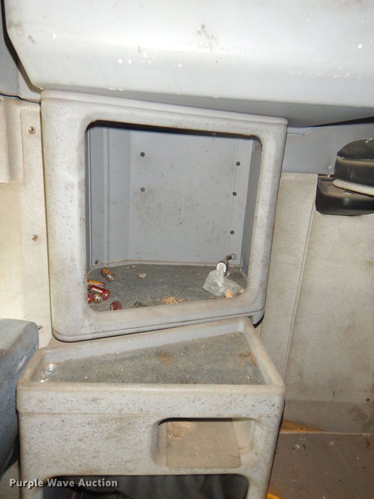 image for item GP9037 1998 Freightliner semi truck