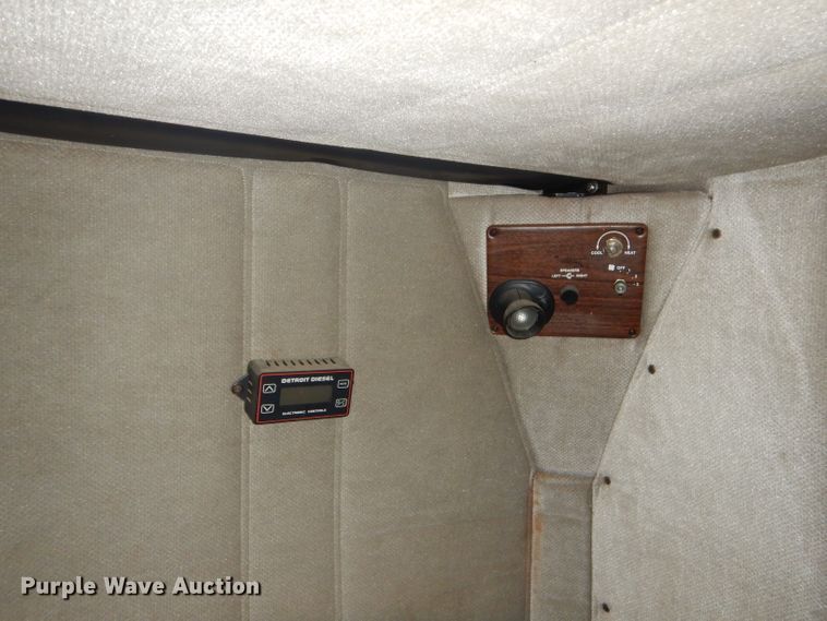 image for item GP9037 1998 Freightliner semi truck