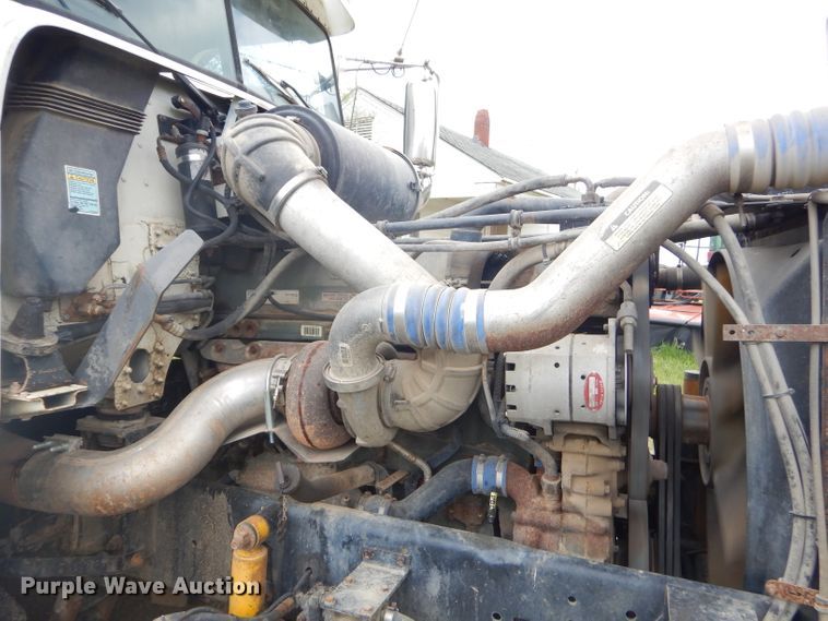 image for item GP9037 1998 Freightliner semi truck