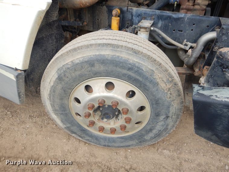 image for item GP9037 1998 Freightliner semi truck