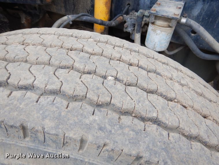 image for item GP9037 1998 Freightliner semi truck