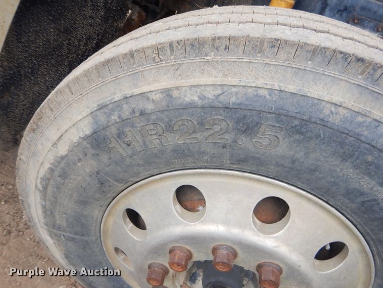 image for item GP9037 1998 Freightliner semi truck