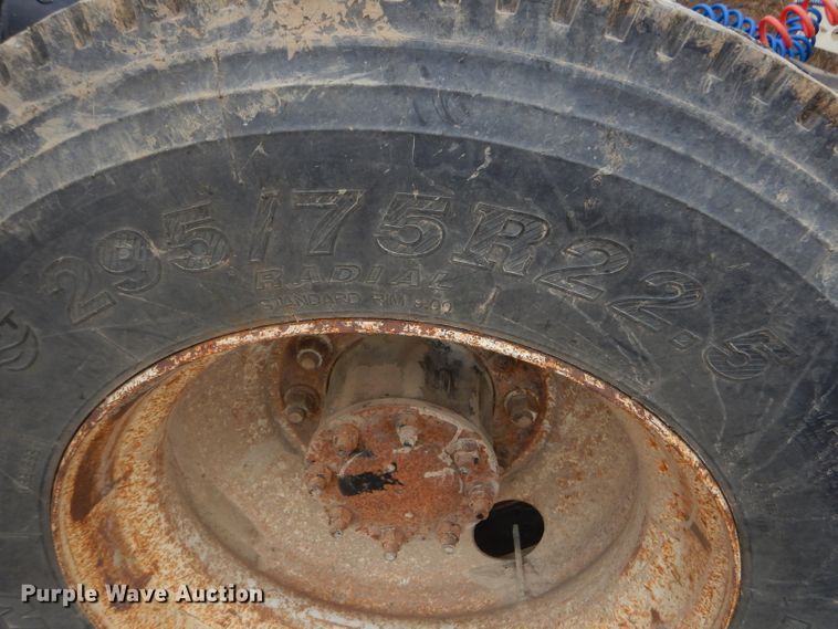 image for item GP9037 1998 Freightliner semi truck