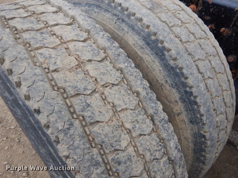 image for item GP9037 1998 Freightliner semi truck