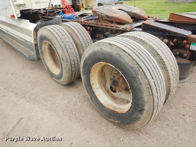 image for item GP9037 1998 Freightliner semi truck