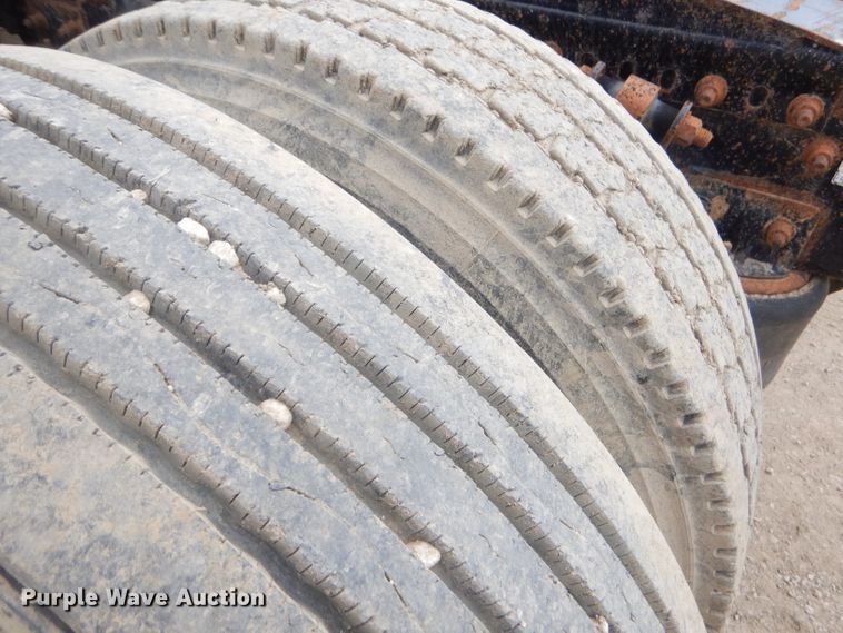 image for item GP9037 1998 Freightliner semi truck